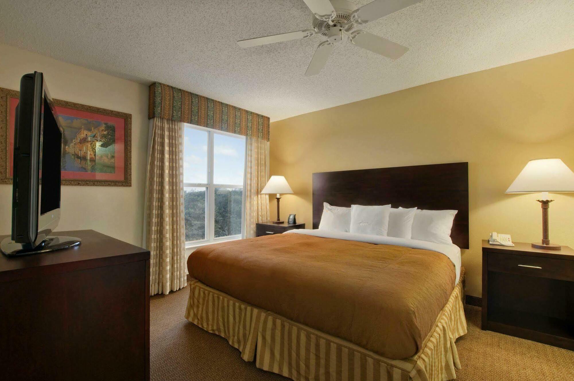 โฮมวู้ด สวีทส์ บาย ฮิลตัน ออสติน เซาธ์ แอร์พอร์ต Hotel ภายนอก รูปภาพ